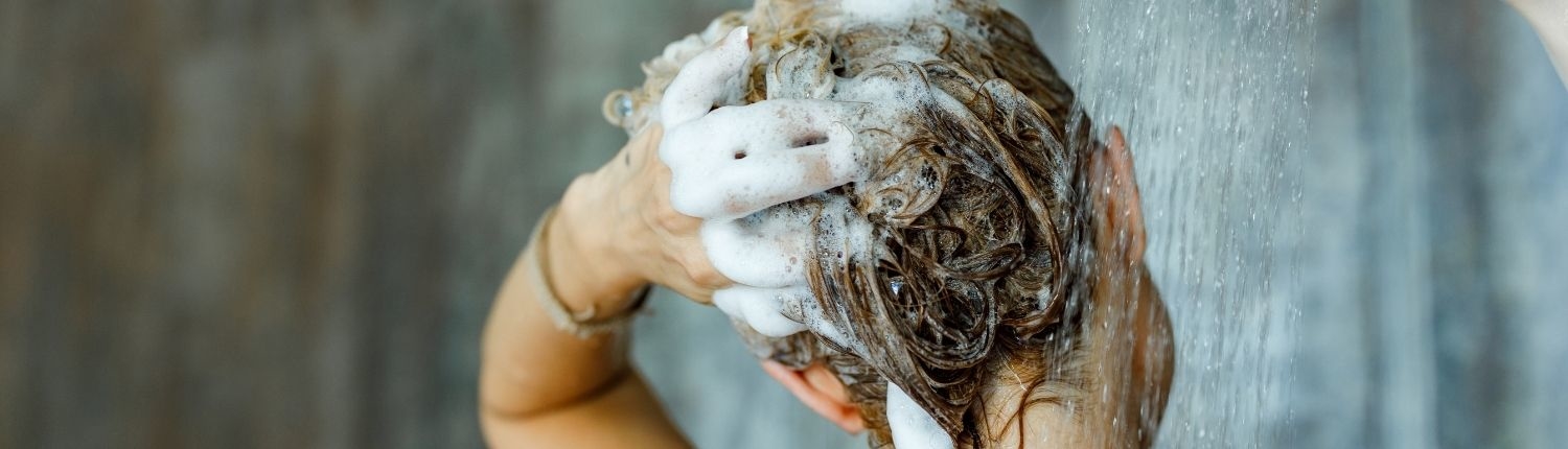 Top 5 des meilleurs shampoings pour les cheveux bouclés