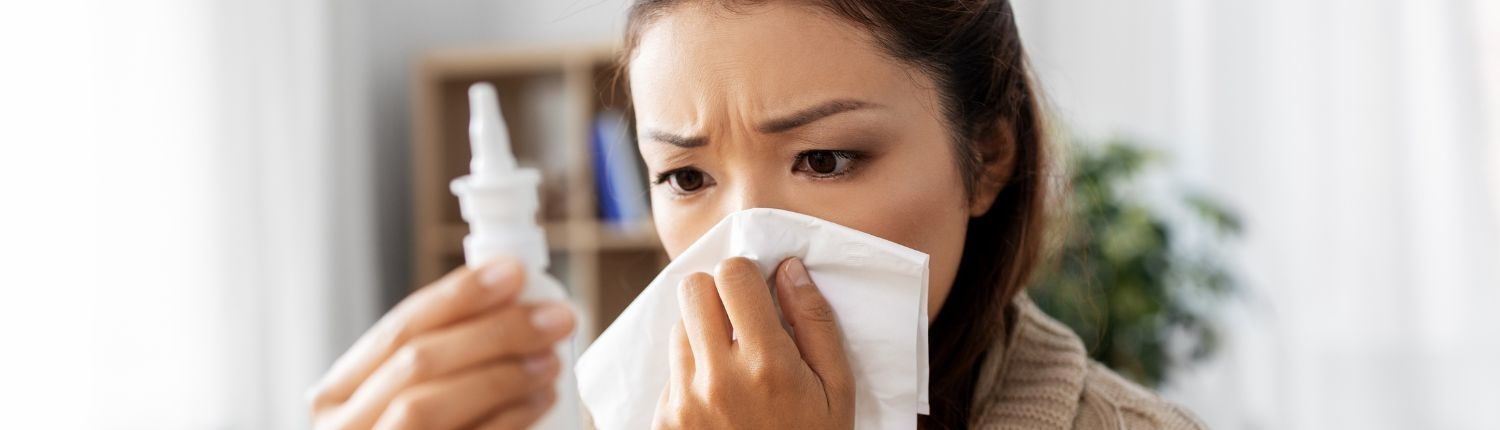 Spray nasal : comment bien nettoyer son nez en cas de rhume ?